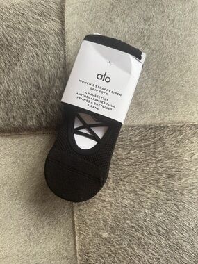 NWT ALO Yoga Black Strappy Siren Grip Sock